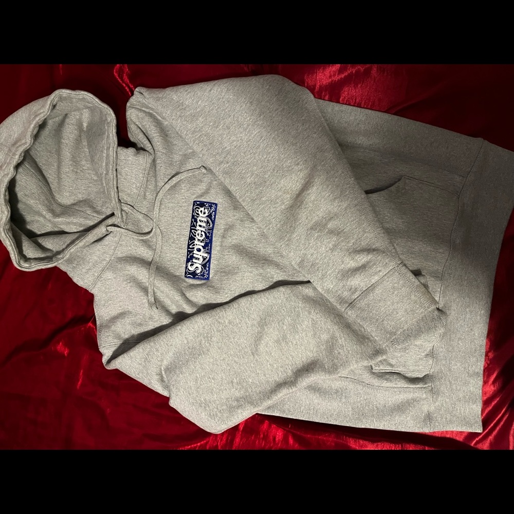 Supreme hoodie
